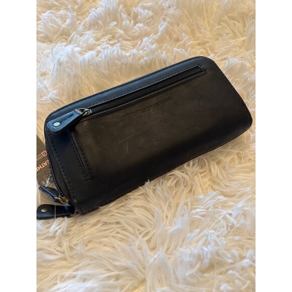 Stone Mountain Black Leather Wallet With Multiple Card Slots & Zippered Pockets - Picture 3 of 10